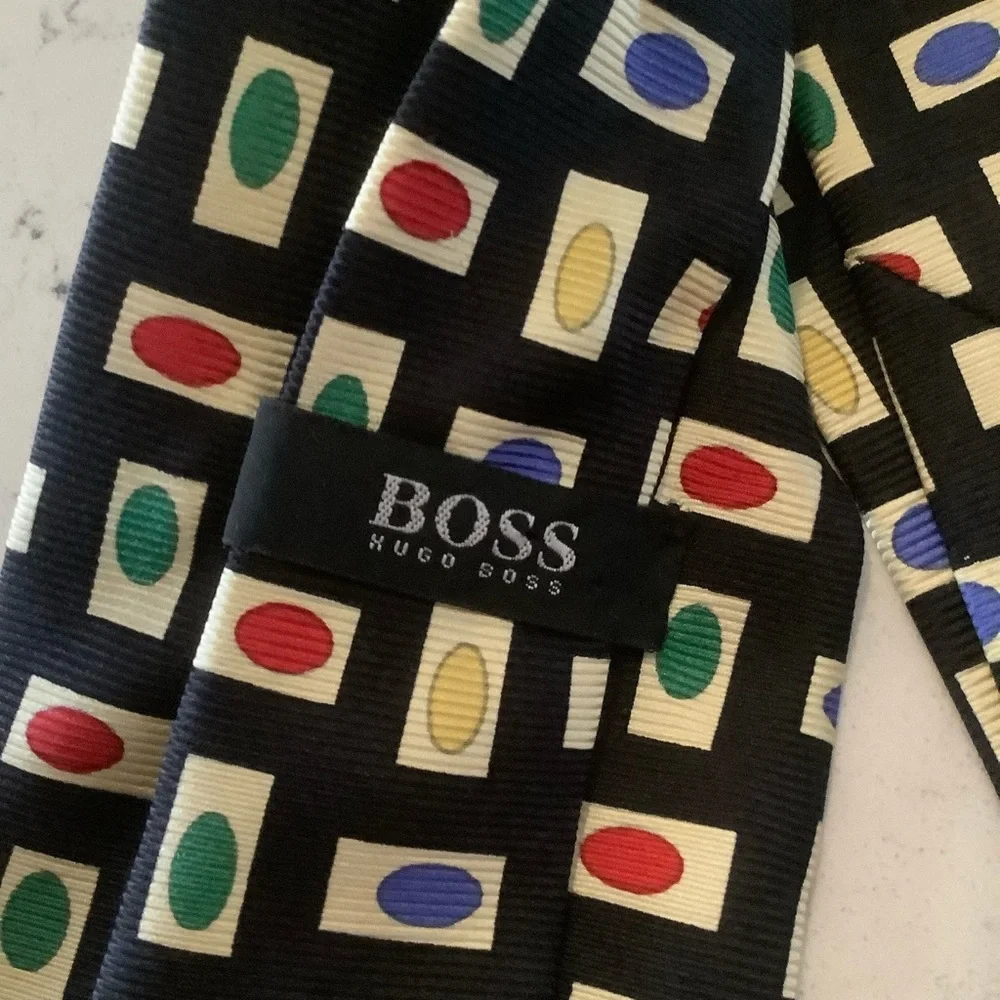 Hugo boss designer tie 100% silk multicolored geometric print .Made in Italy